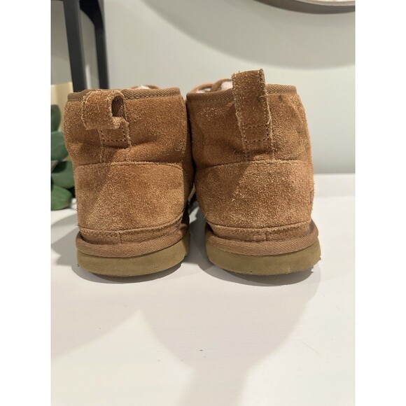 UGG Australia 3236 Chukka Neumel Men’s Suede Boots Size 9/ 10.5 Women- Chestnut main image 4
